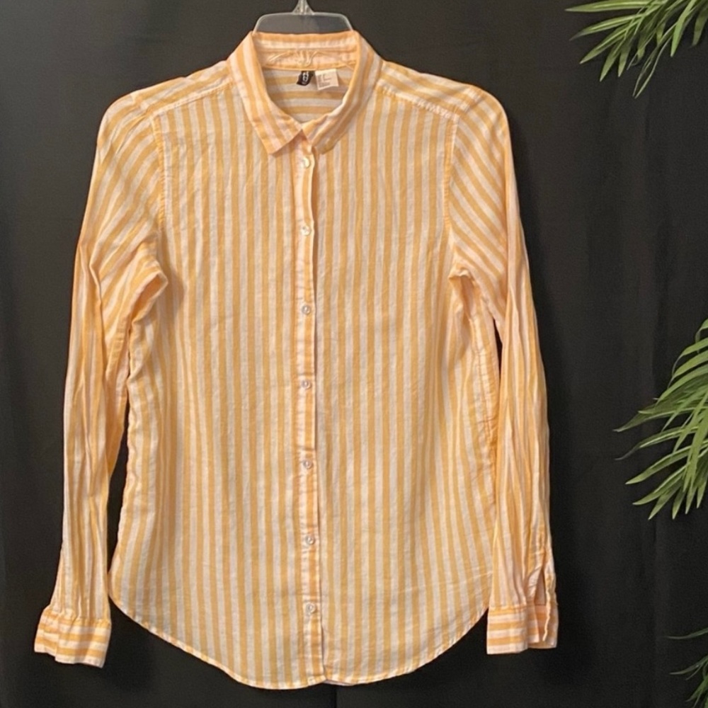♥️❄️Divided Woman’s Button Down Collared Shirt. White/Gold Stripes Size 0